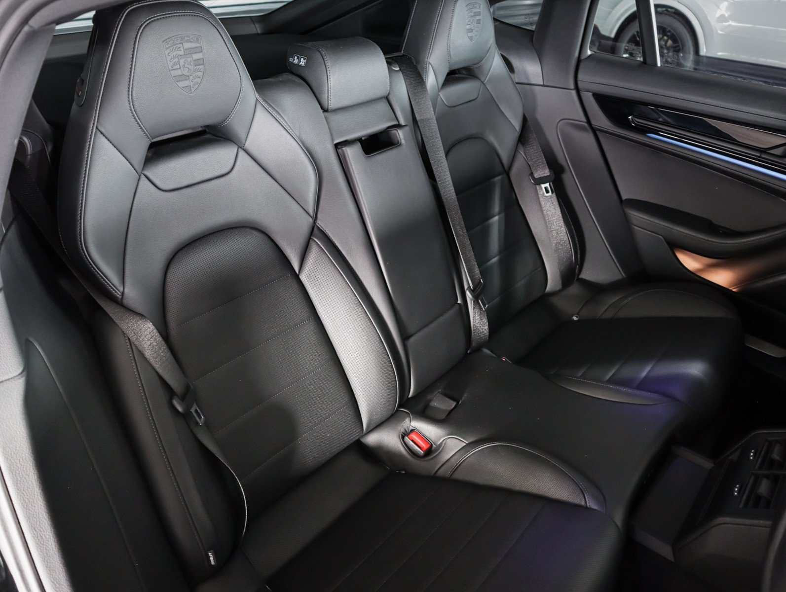 Used 2025 Porsche Panamera RWD image 6