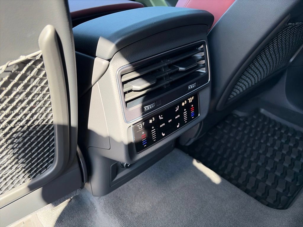 Used 2024 Audi SQ8 Prestige AWD/4WD image 12