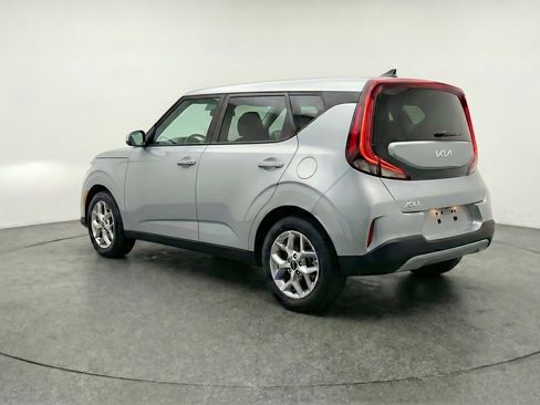 Used 2025 Kia Soul LX w/ LX Technology Package FWD image 6