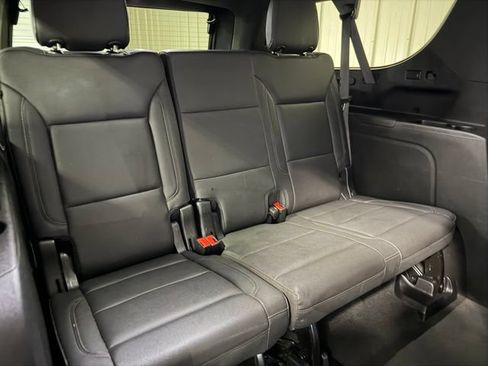 Used 2022 Chevrolet Suburban Z71 w/ Z71 Off-Road Package AWD/4WD image 26