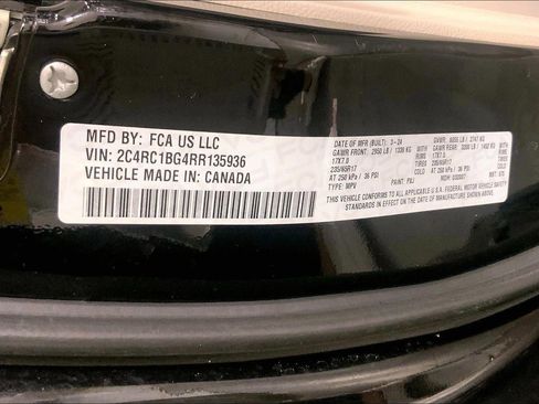 Used 2024 Chrysler Pacifica Touring-L FWD image 32