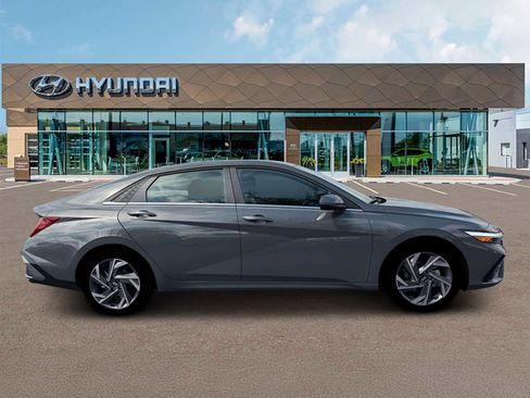 New 2026 Hyundai Elantra Limited FWD image 9
