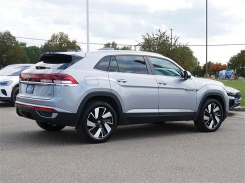Certified 2024 Volkswagen Atlas Cross Sport SE w/ Panoramic Sunroof Package image 7
