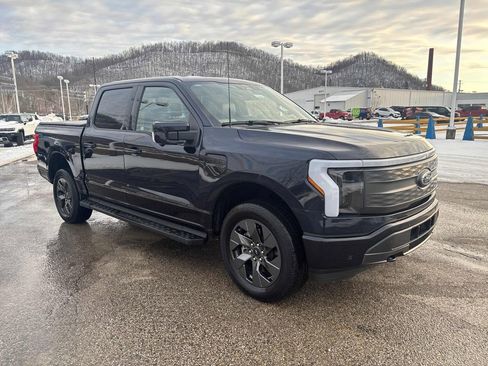 Used 2023 Ford F150 Lightning Lariat image 7