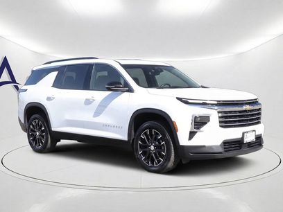 Used 2025 Chevrolet Traverse LT w/ Sun and Wheel Package