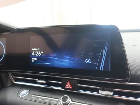 Used 2025 Hyundai Elantra Limited FWD image 15