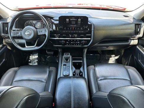Used 2023 Nissan Pathfinder SL AWD/4WD image 10