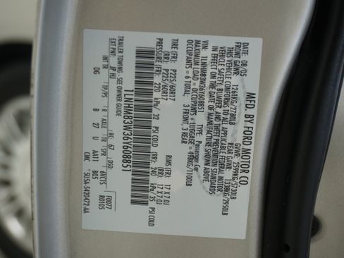 Used 2006 Lincoln Town Car Designer Series RWD image 25