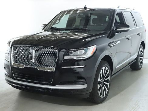 Used 2022 Lincoln Navigator Reserve image 4