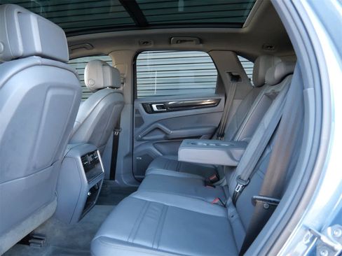 Used 2019 Porsche Cayenne S image 11