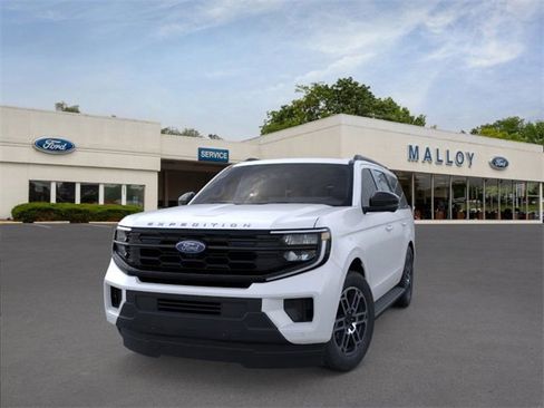 New 2025 Ford Expedition Active image 2