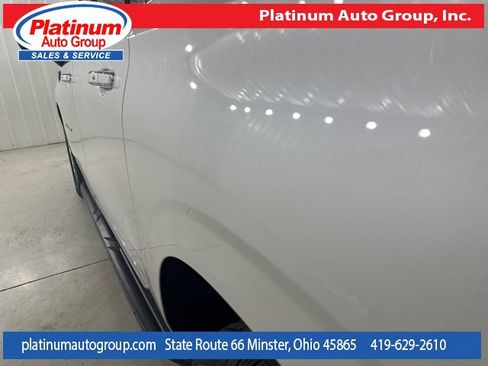 Used 2023 GMC Yukon XL SLT image 38