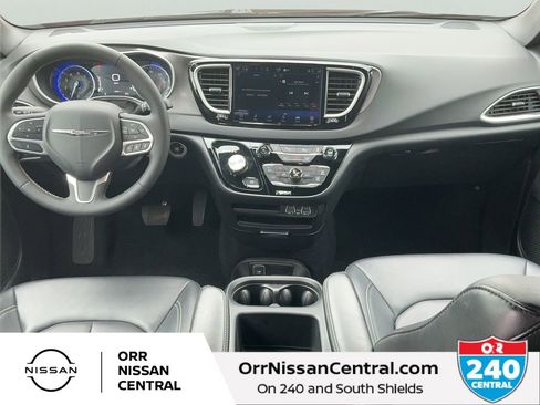 Used 2025 Chrysler Pacifica Select FWD image 18