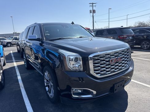 Used 2020 GMC Yukon Denali w/ Denali Ultimate Black Edition image 4