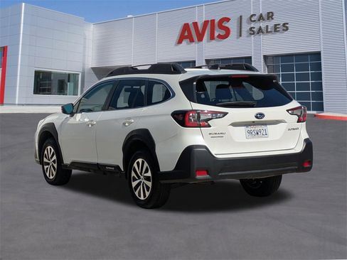 Used 2025 Subaru Outback Premium image 9