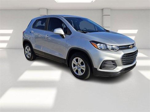 Used 2018 Chevrolet Trax LS image 7