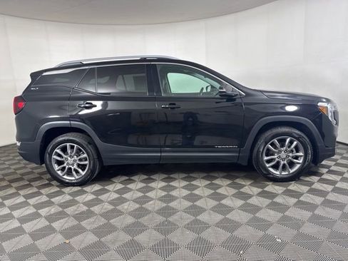 Used 2022 GMC Terrain SLT image 2