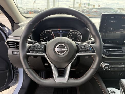 Used 2024 Nissan Altima 2.0 SR image 18