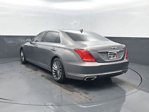 Used 2018 Genesis G90 3.3T Premium RWD image 32