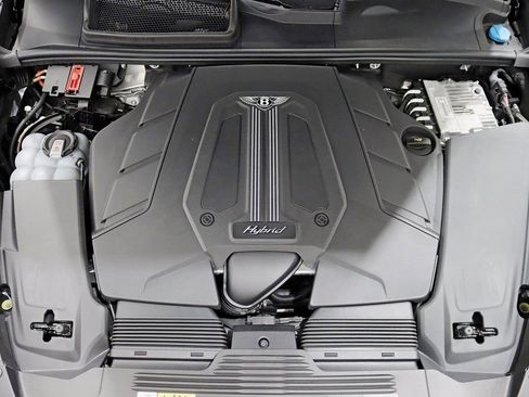 Used 2024 Bentley Bentayga Plug-In Hybrid image 51