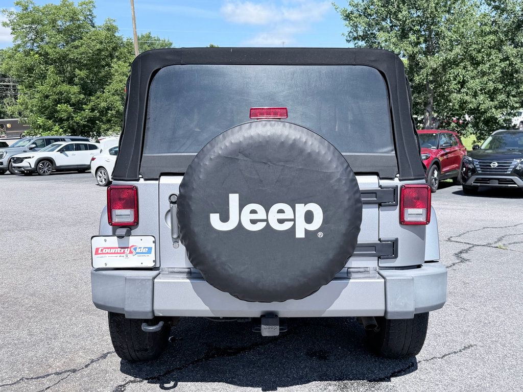 Used 2018 Jeep Wrangler Sahara w/ Dual Top Group AWD/4WD image 8