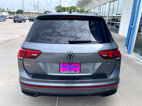 Used 2022 Volkswagen Tiguan SE R-Line AWD/4WD image 3
