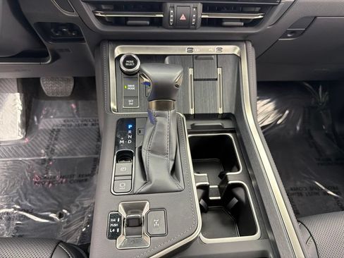 Used 2025 Lexus GX 550 w/ Cold Area Package AWD/4WD image 16