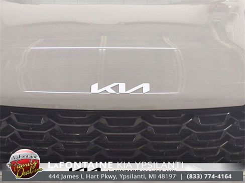 Certified 2025 Kia Sorento S w/ Panoramic Sunroof Package image 11