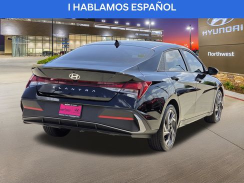 Certified 2025 Hyundai Elantra Sport FWD image 7
