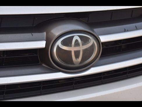 Used 2018 Toyota Highlander LE FWD image 47
