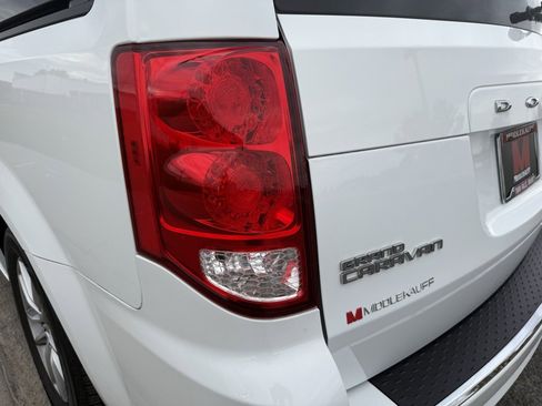 Used 2016 Dodge Grand Caravan SE image 13