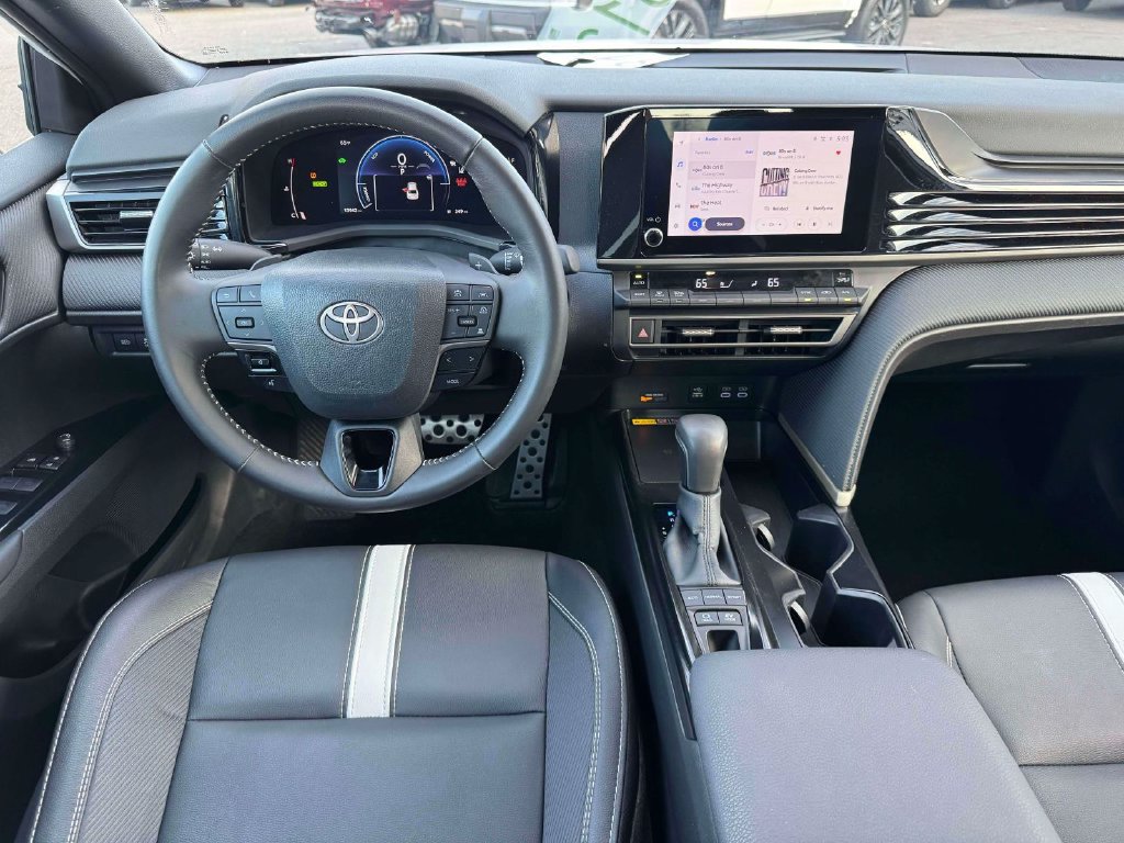 Used 2026 Toyota Camry SE FWD image 19