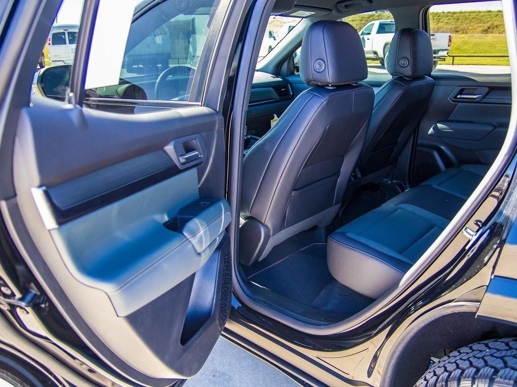 New 2026 GMC Terrain AT4 w/ Technology Package II AWD/4WD image 40