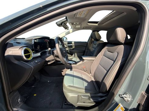 New 2026 Chevrolet Trax LT w/ Sunroof Package FWD image 9