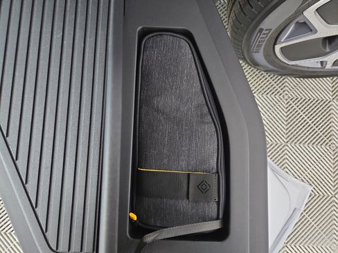 Used 2024 Rivian R1T Adventure image 32