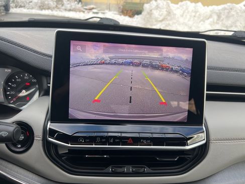 Certified 2024 Jeep Compass Limited image 31