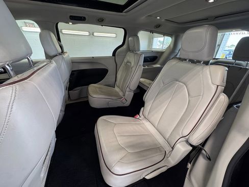 Used 2019 Chrysler Pacifica Limited FWD image 21