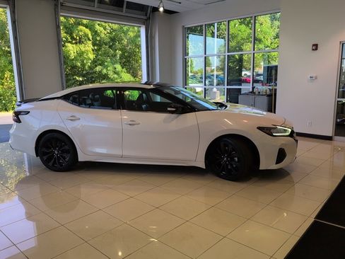 Used 2020 Nissan Maxima SR w/ Sport Mat Group image 6