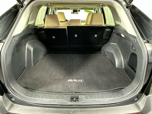 Used 2021 Toyota RAV4 XLE w/ Convenience Package image 29