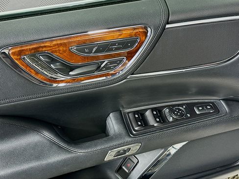 Used 2017 Lincoln Continental Reserve FWD image 15