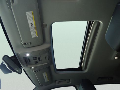 Used 2020 GMC Yukon SLT image 34