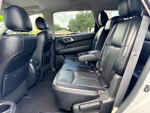 Used 2019 Nissan Pathfinder Platinum FWD image 27