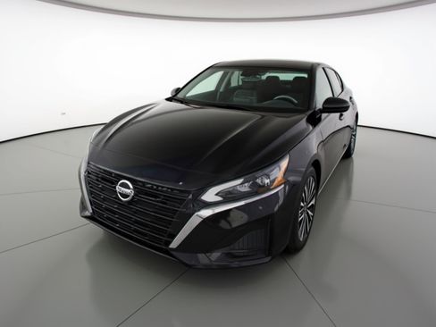 Used 2025 Nissan Altima 2.5 SV image 3