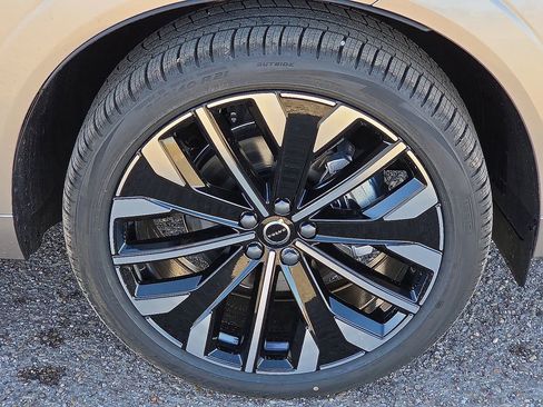 New 2026 Volvo XC60 B5 Ultra w/ Protection Package Premier image 11