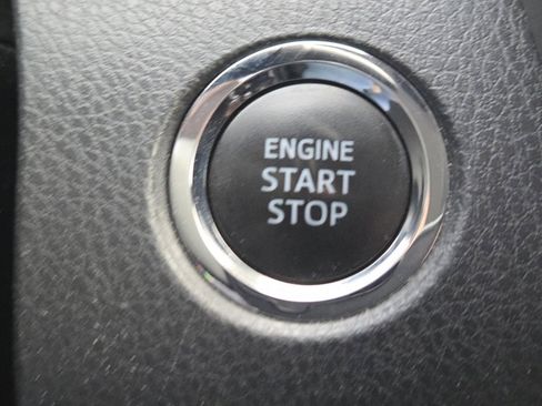 Used 2019 Toyota Camry XLE image 33