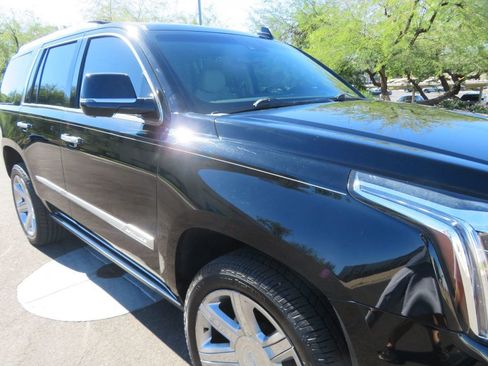 Used 2017 Cadillac Escalade Premium Luxury image 9