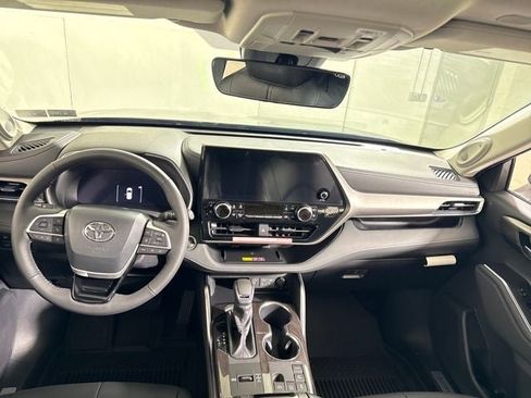 New 2026 Toyota Highlander Limited image 21