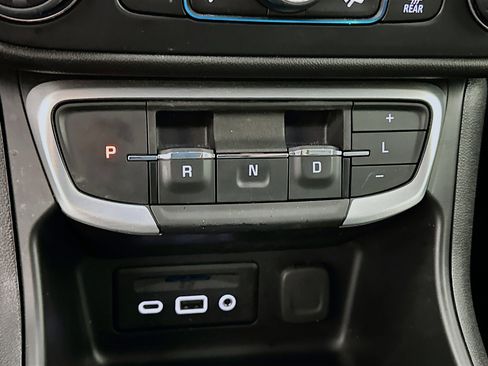 Used 2023 GMC Terrain SLT image 24