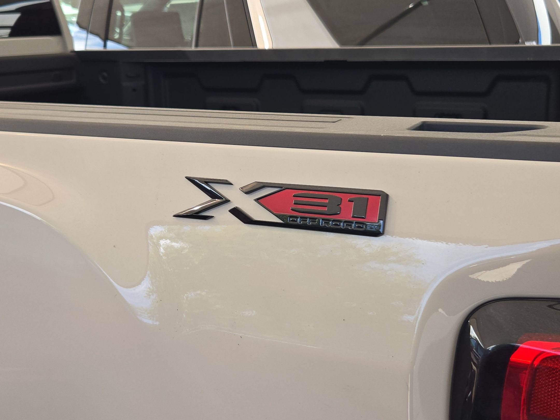 Used 2026 GMC Sierra 2500 SLE w/ SLE Value Package; AWD/4WD image 6