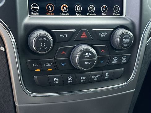 Used 2018 Jeep Grand Cherokee Limited image 22